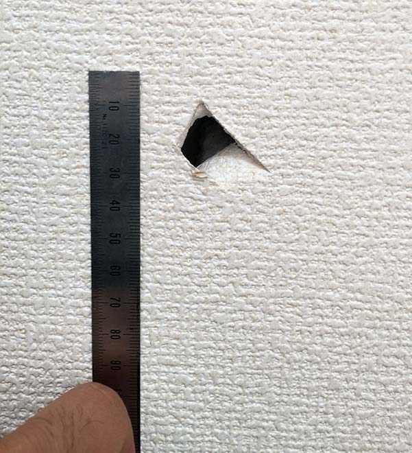 石膏ボード壁の穴を2700円で修理。自分でやって半日で完了!! - 植山周志のぶっ飛ぶブログ