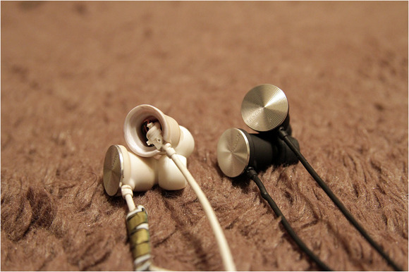 nixonearphone01.jpg