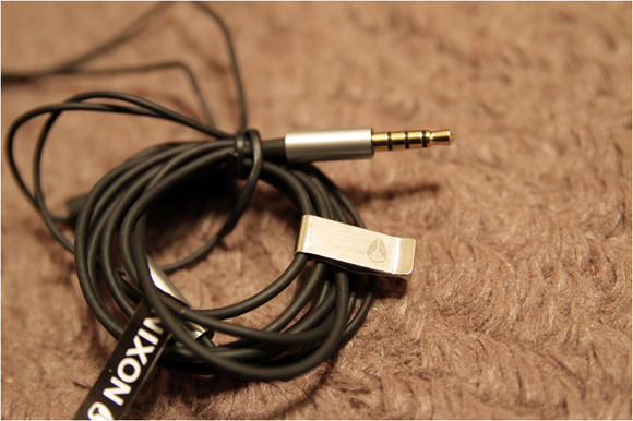 nixonearphone03.jpg